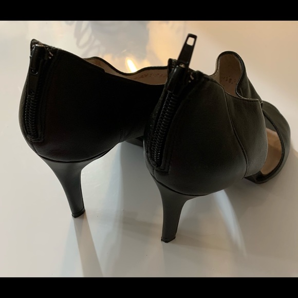 Shoes - Picture 5 of 7